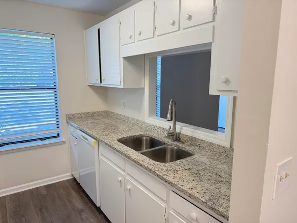 $1,825 | 186 Dorchester Manor Boulevard, Unit B, North Charleston, SC 29420