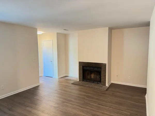 $1,825 | 186 Dorchester Manor Boulevard, Unit B, North Charleston, SC 29420