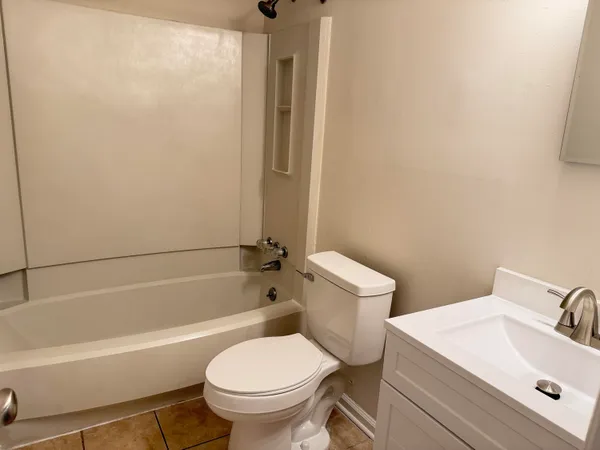 $1,825 | 186 Dorchester Manor Boulevard, Unit B, North Charleston, SC 29420