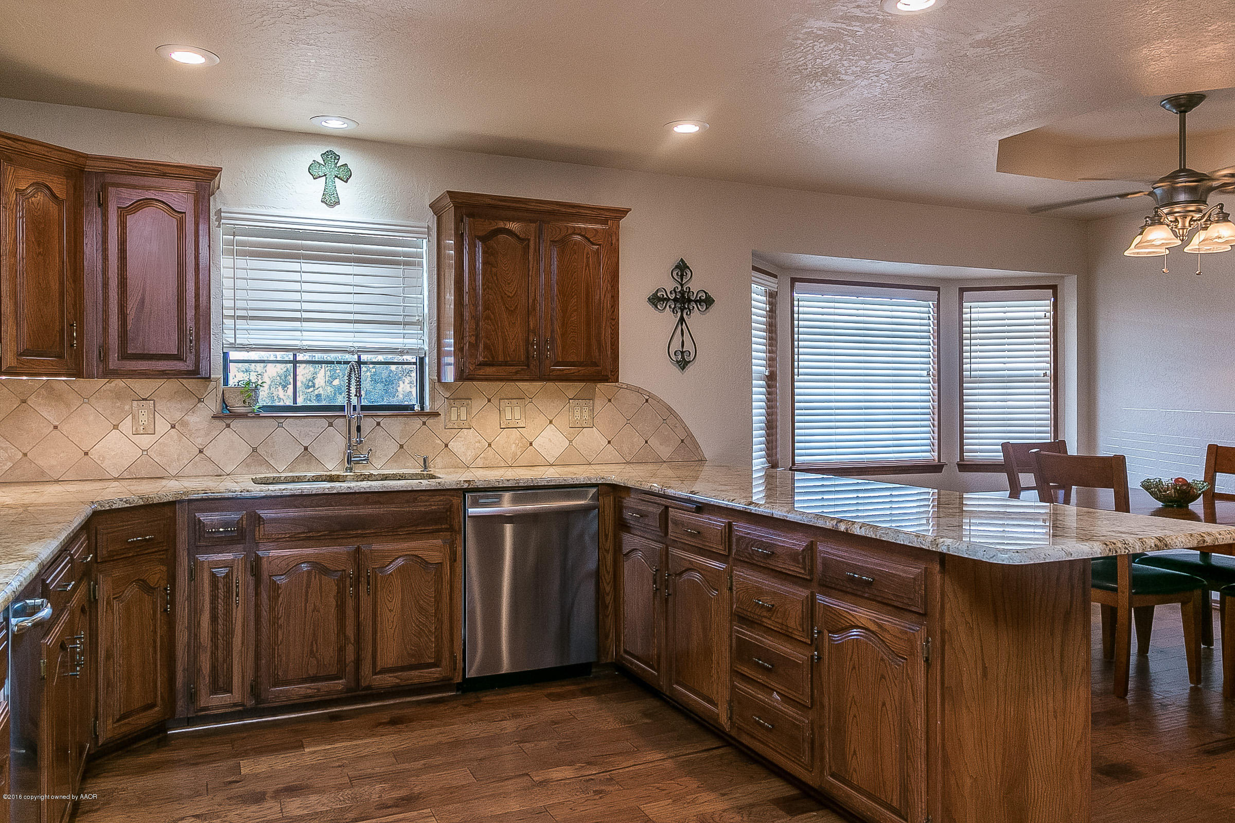 311 Deahl Road Fritch, TX 79036 - Photo 11 of 46 010_Kitchen 2