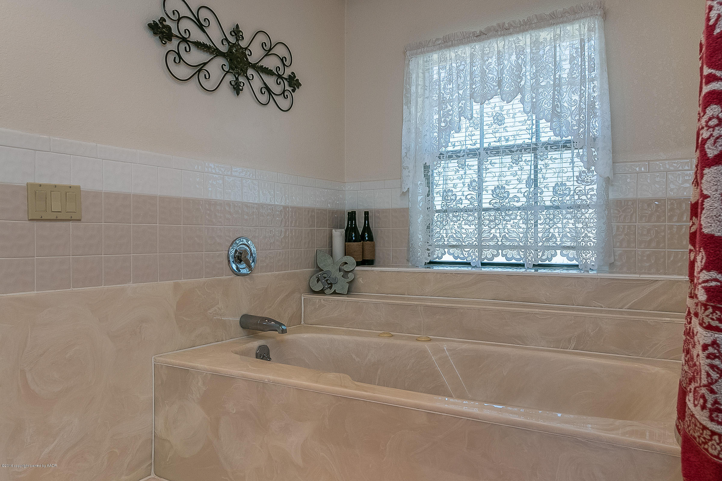 311 Deahl Road Fritch, TX 79036 - Photo 16 of 46 015_Master Bath