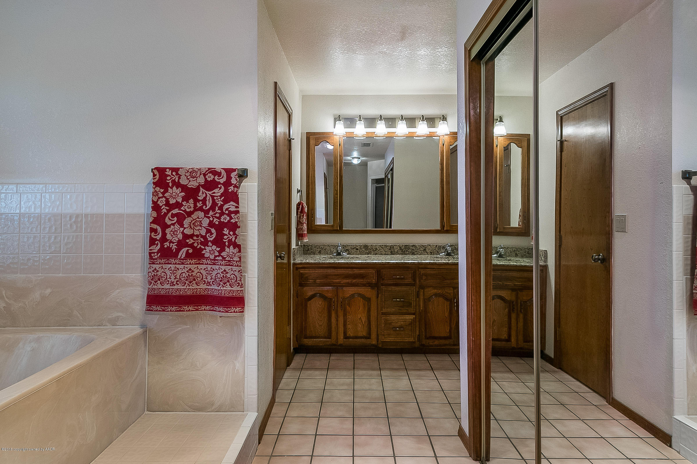 311 Deahl Road Fritch, TX 79036 - Photo 17 of 46 016_Master Bathroom 2