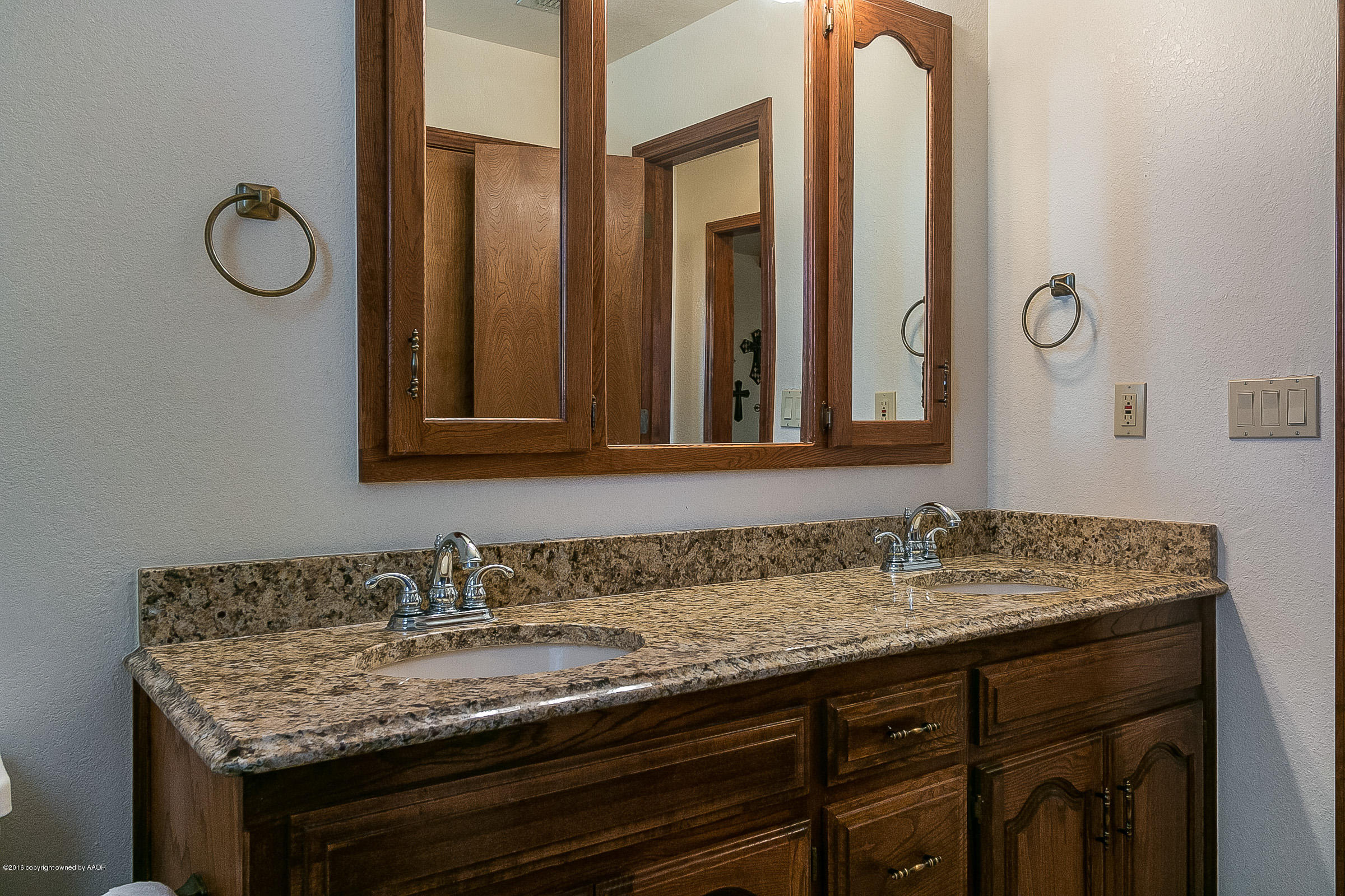 311 Deahl Road Fritch, TX 79036 - Photo 21 of 46 020_Bathroom 2-2