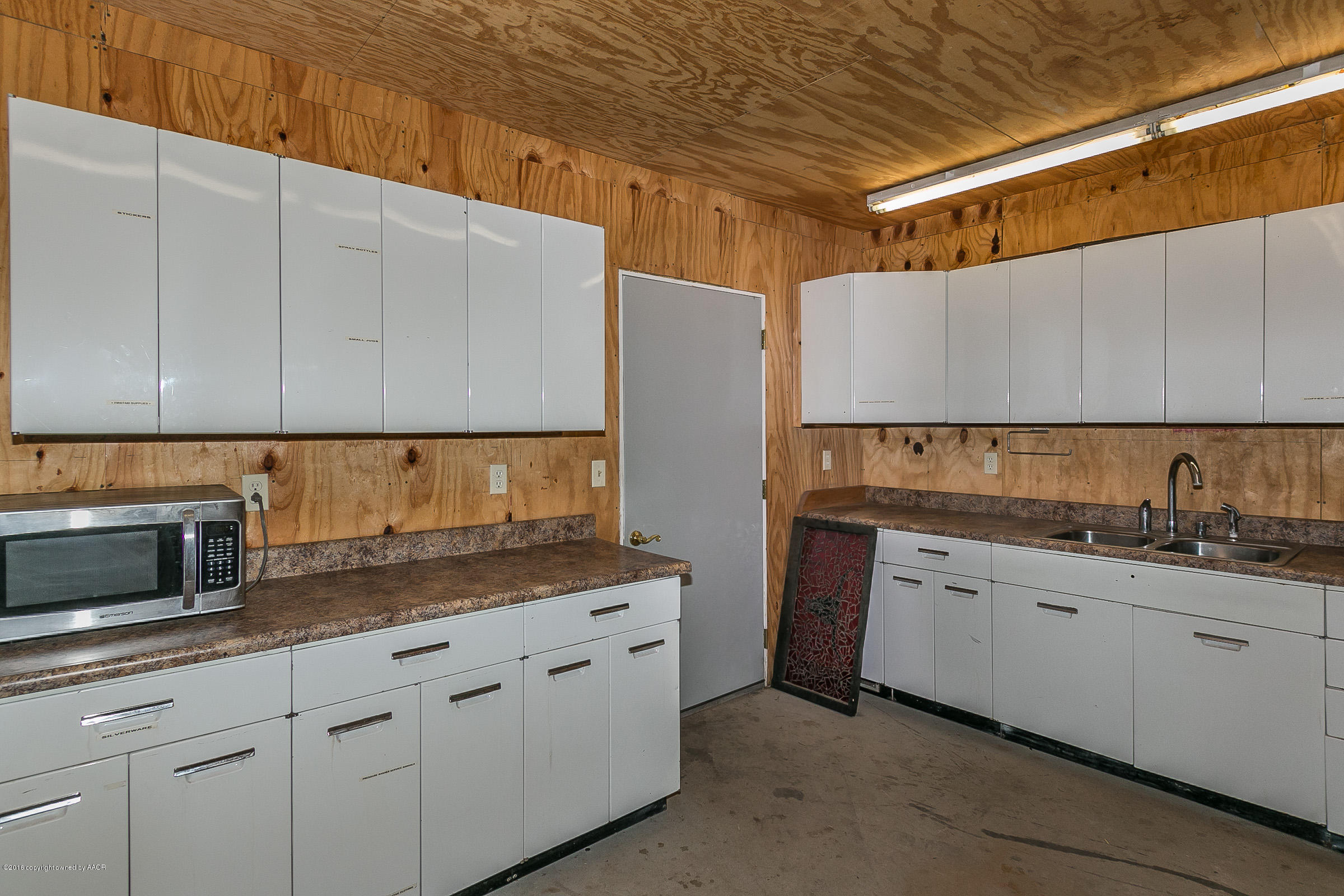 311 Deahl Road Fritch, TX 79036 - Photo 32 of 46 031_Barn Kitchen