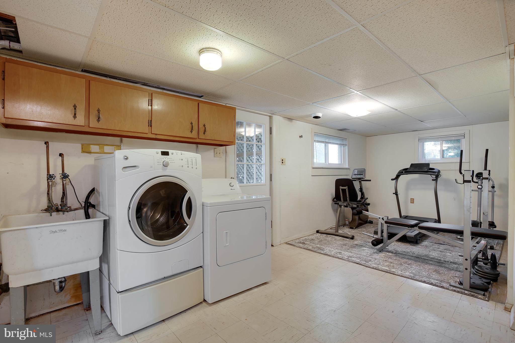 7422 Dunston Street Springfield, VA 22151 - Photo 26 of 30 a view of a room with gym equipment
