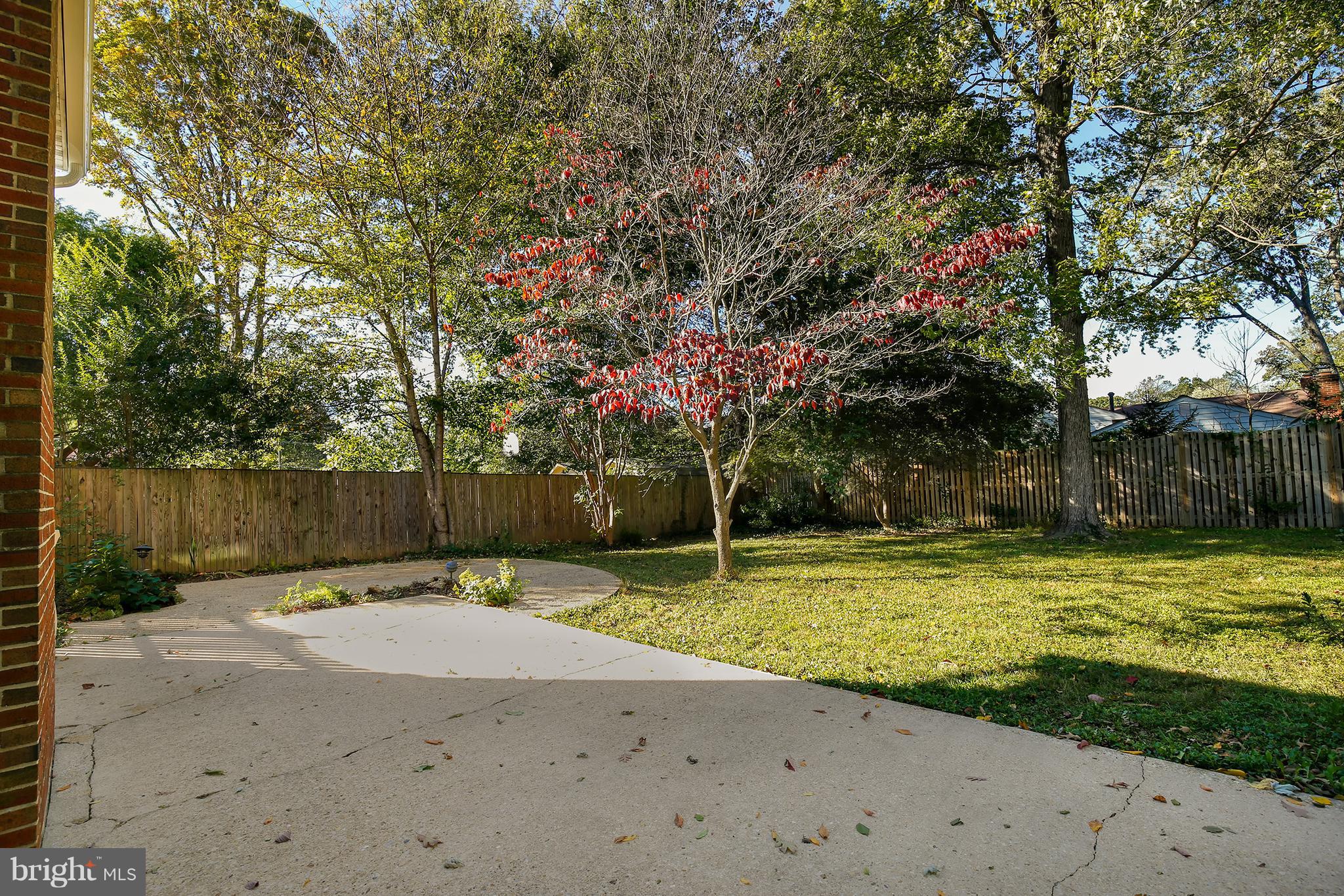 7422 Dunston Street Springfield, VA 22151 - Photo 28 of 30 a swimming pool with wooden fence