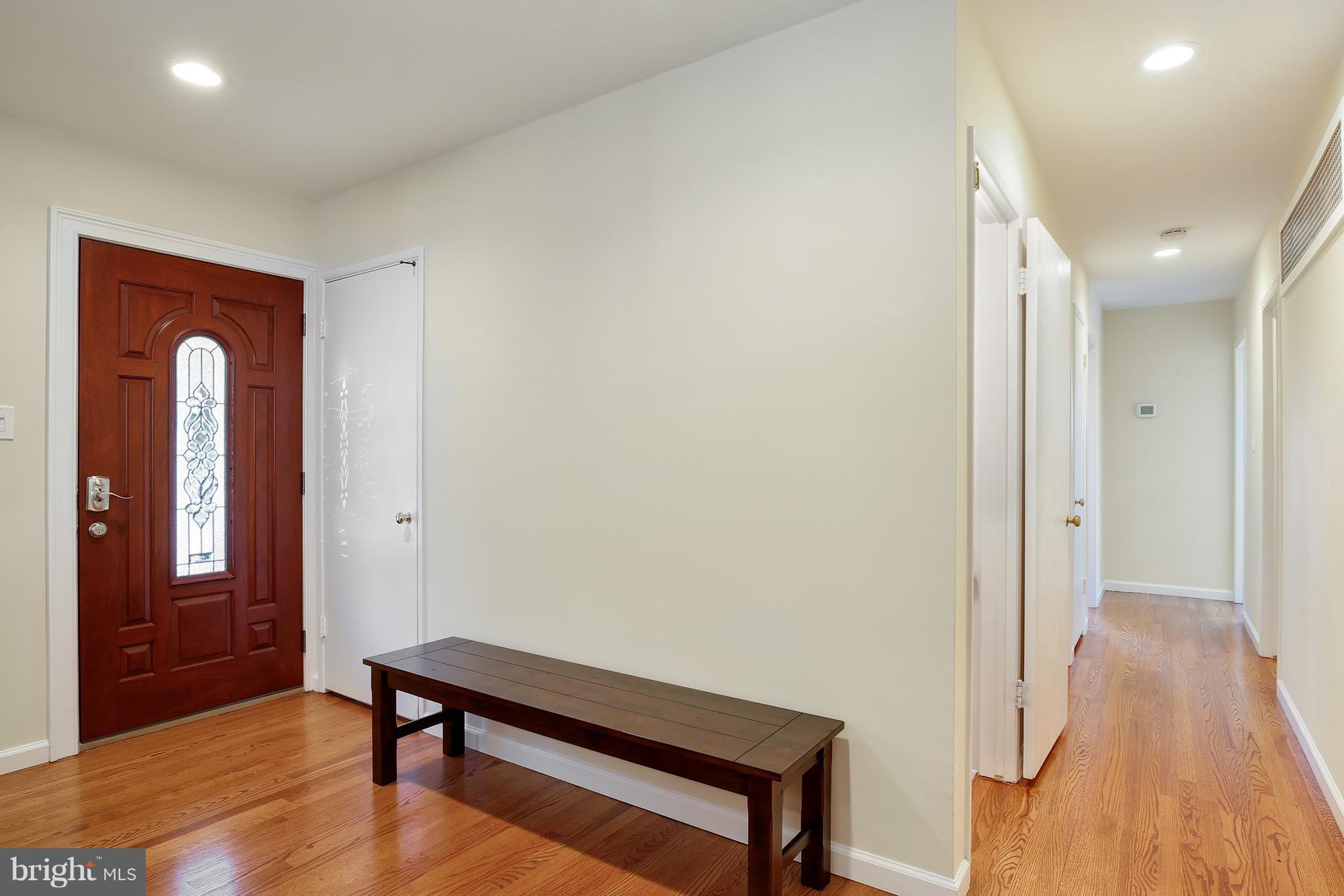 7422 Dunston Street Springfield, VA 22151 - Photo 4 of 30