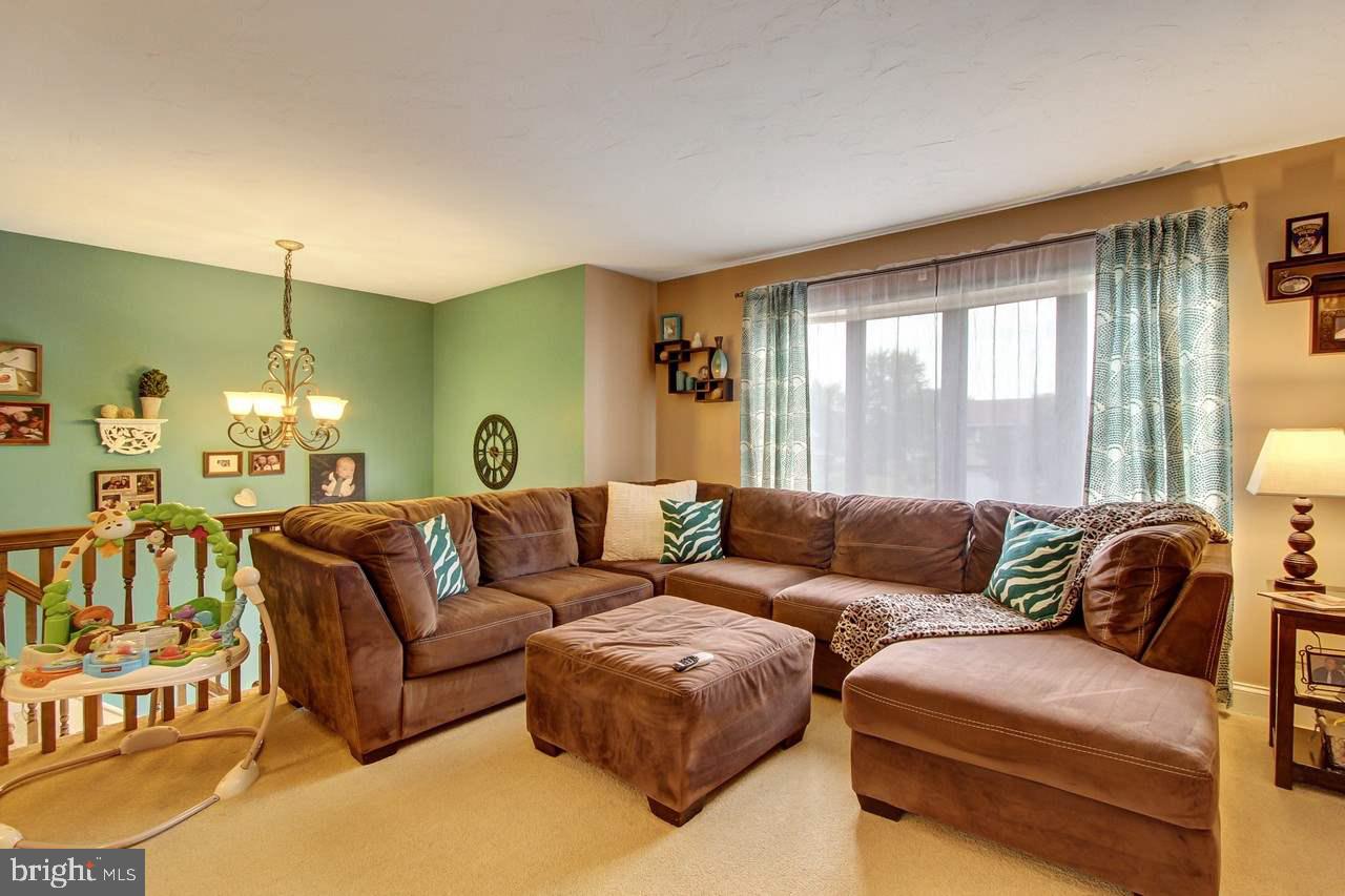 2236 Chestnut Road York, PA 17408 - Photo 3 of 25