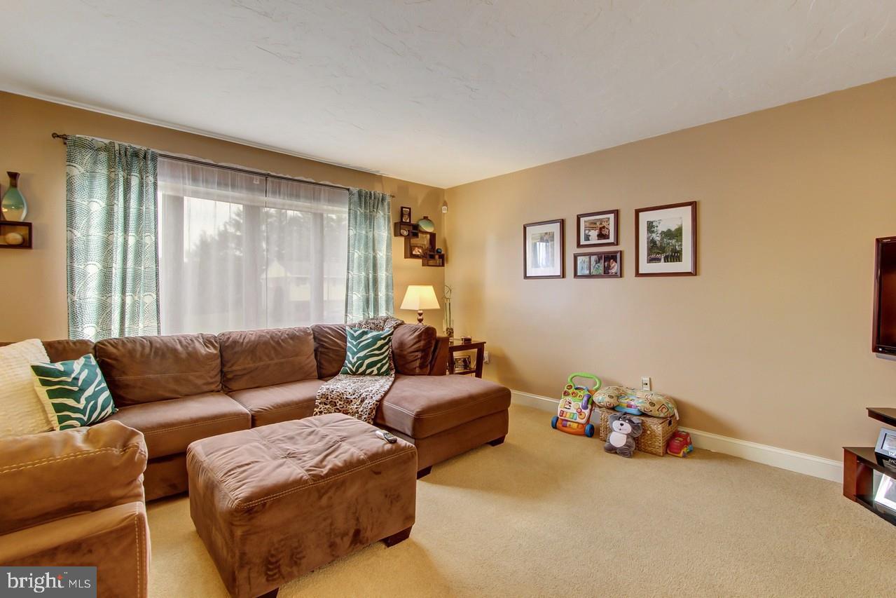 2236 Chestnut Road York, PA 17408 - Photo 4 of 25