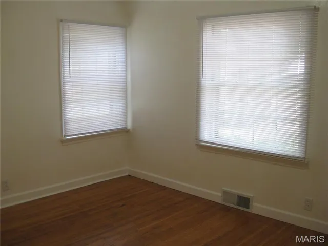 $148,900 | 1988 Driftway Drive, Hanley Hills, MO 63114