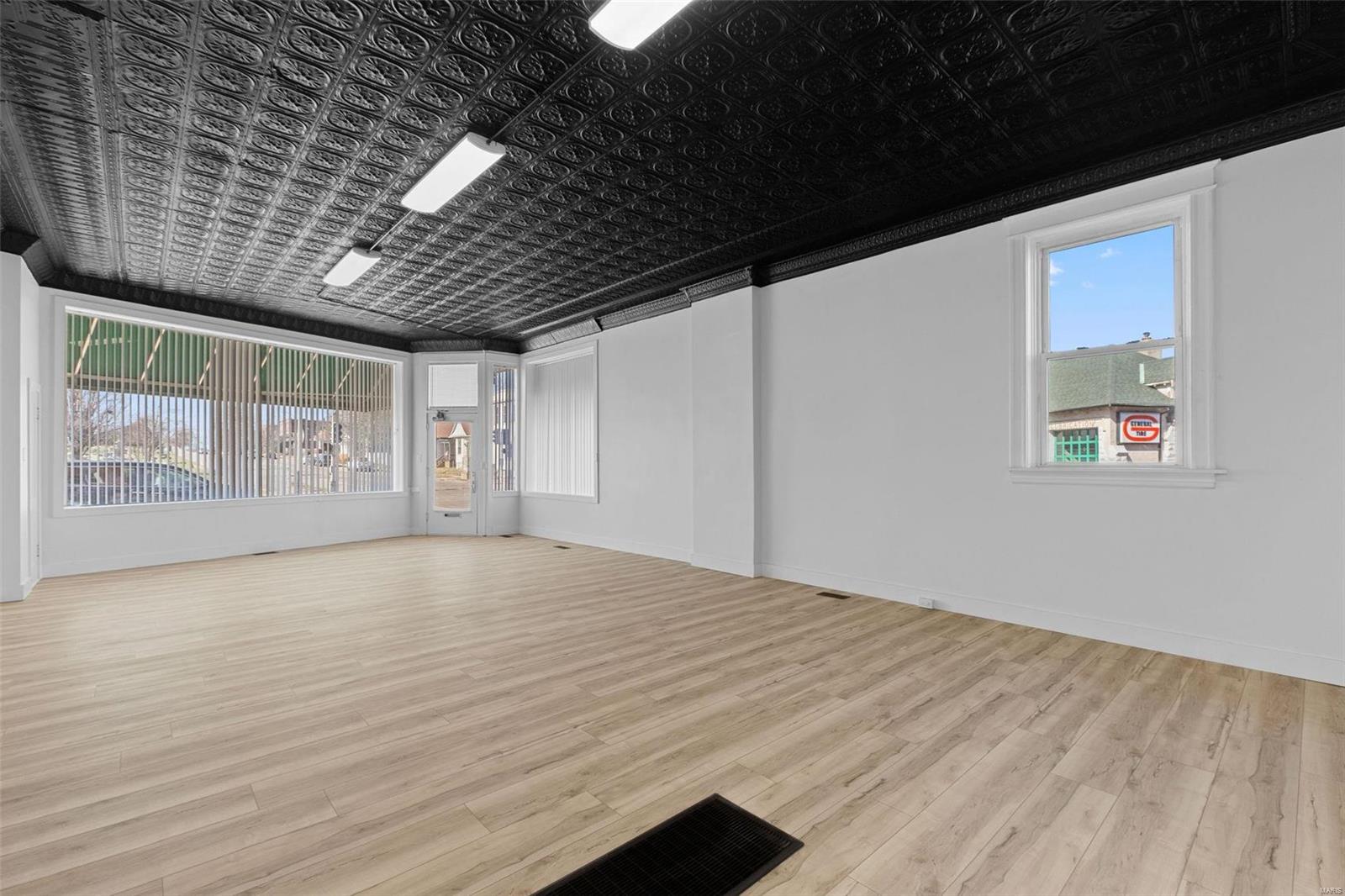 5600 Morgan Ford Road St. Louis, MO 63116 - Photo 6 of 41 Gallery Image 6