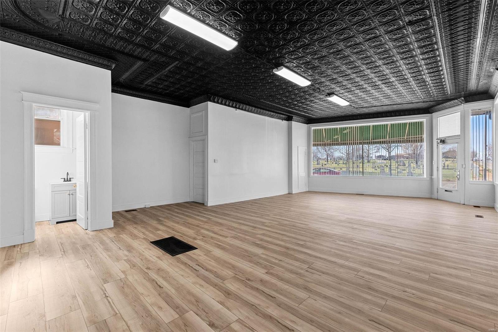 5600 Morgan Ford Road St. Louis, MO 63116 - Photo 7 of 41 Gallery Image 7