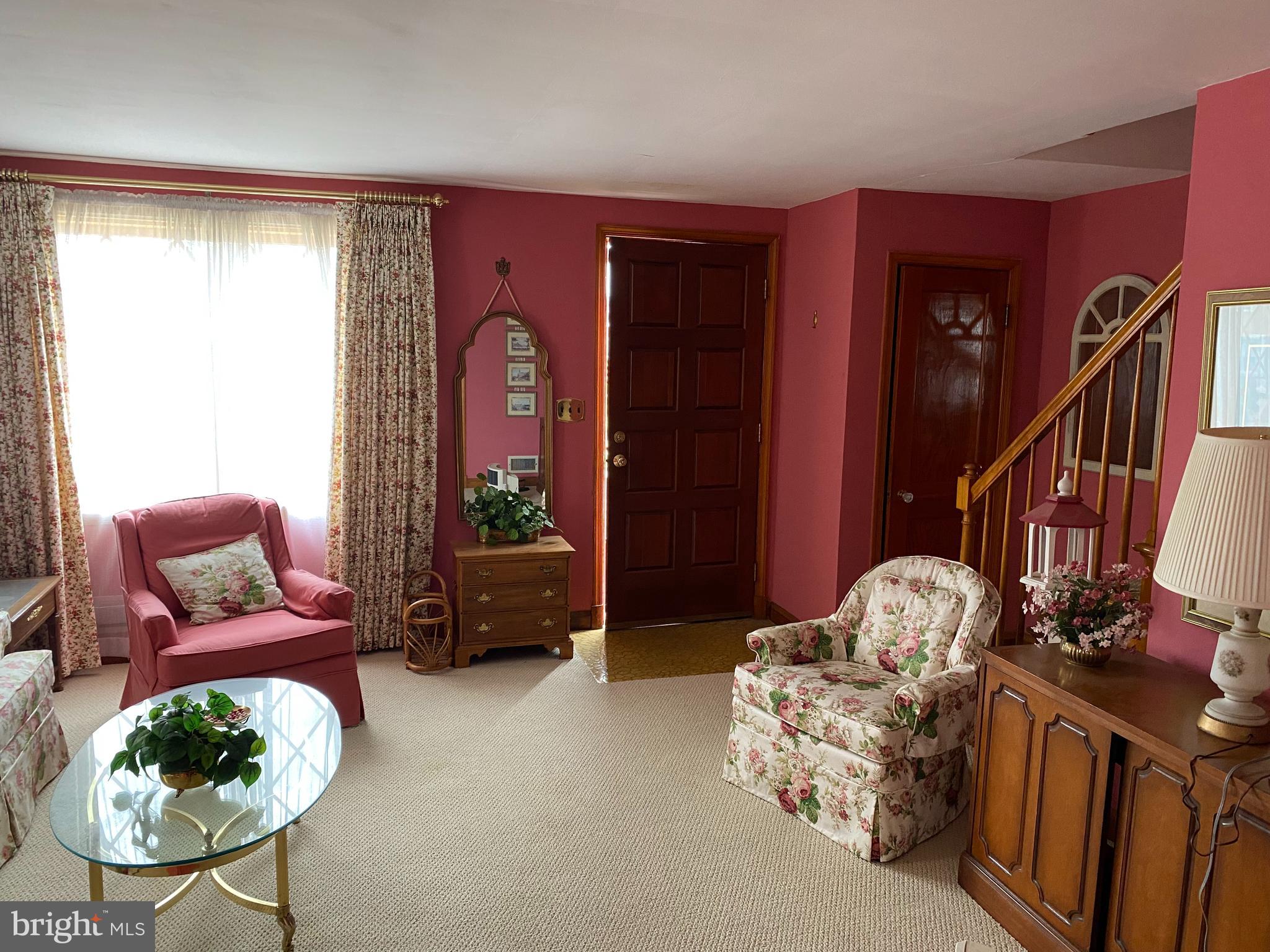 1834 Dunmere Road Dundalk, MD 21222 - Photo 2 of 20 Entry/living room