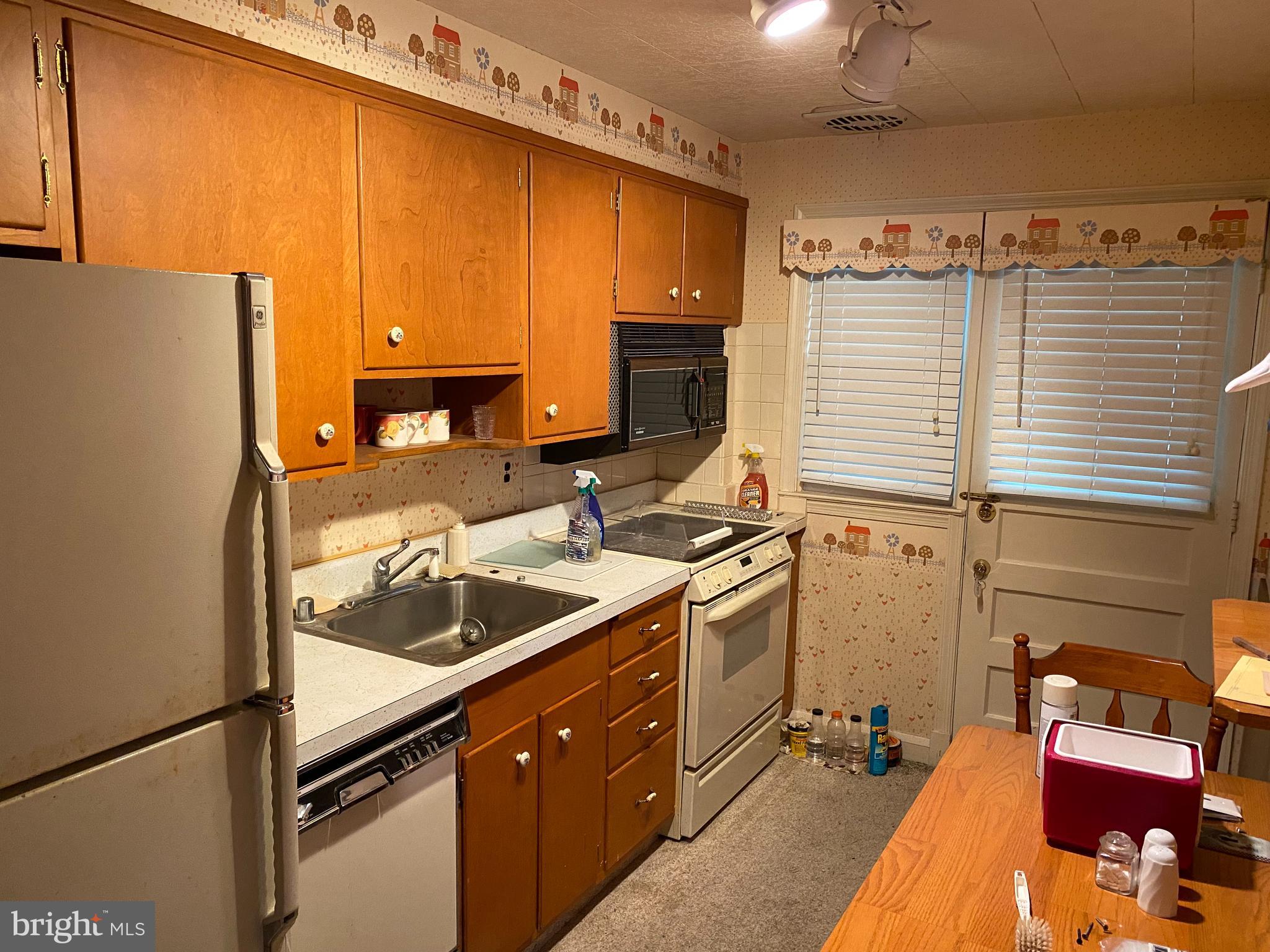 1834 Dunmere Road Dundalk, MD 21222 - Photo 5 of 20 Kitchen