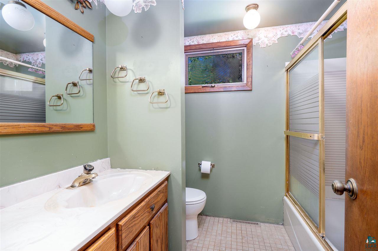 2338 Drexel Road Duluth, MN 55804 - Photo 9 of 22 Main Floor Full Bath