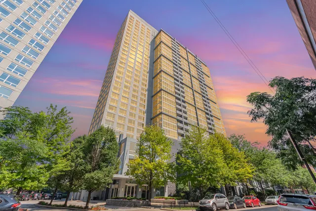 $400,000 | 1901 South Calumet Avenue, Unit 2212, Chicago, IL 60616