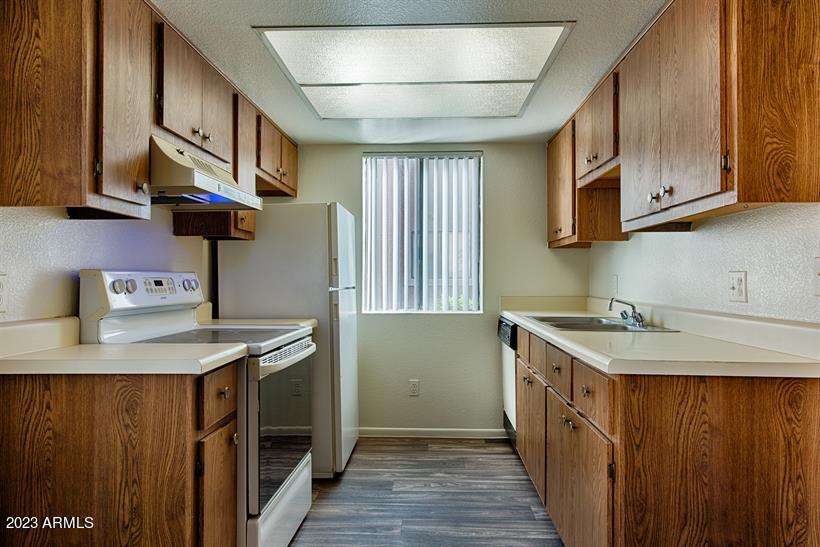 5312 East Taylor Street, Unit 1A Phoenix, AZ 85008 - Photo 3 of 10 Kitchen