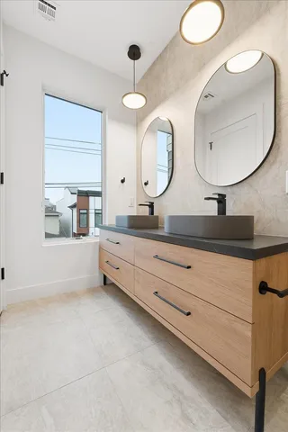 $1,080,000 | 105 Laidlaw Avenue, Unit 2, Jersey City, NJ 07306