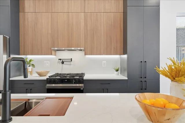 $1,080,000 | 105 Laidlaw Avenue, Unit 2, Jersey City, NJ 07306