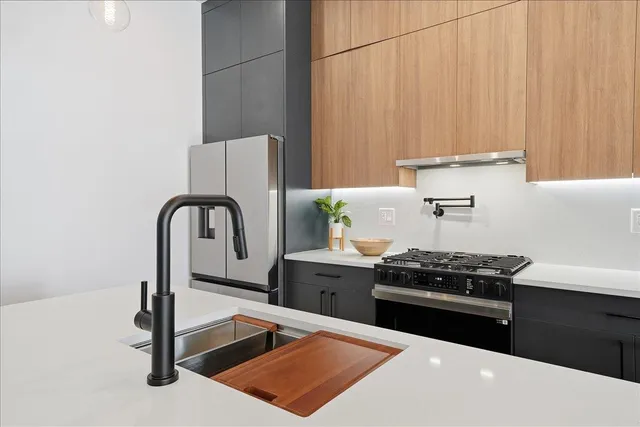 $1,080,000 | 105 Laidlaw Avenue, Unit 2, Jersey City, NJ 07306