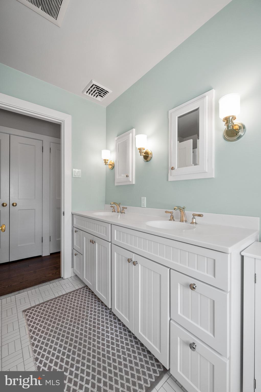 1627 Lark Lane Villanova, PA 19085 - Photo 22 of 33 Main Bath