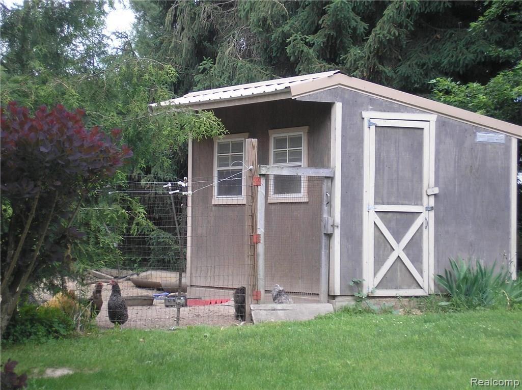 678 East Brown Road Mayville, MI 48744 - Photo 6 of 7 Chicken coop.