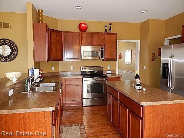 49595 Great Falls Road Canton, MI 48188 - Photo 11 of 15 KIT ISLAND - Copy - Copy - Copy.jpg