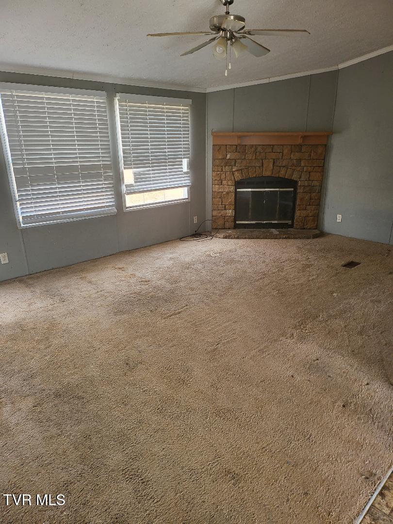 1094 Holly Creek Road Greeneville, TN 37745 - Photo 2 of 11 holly liv room