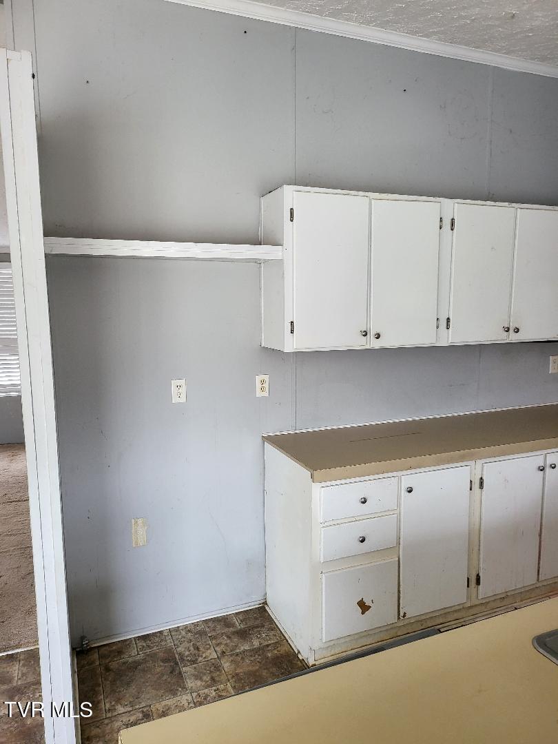 1094 Holly Creek Road Greeneville, TN 37745 - Photo 3 of 11 holly kitchen 2