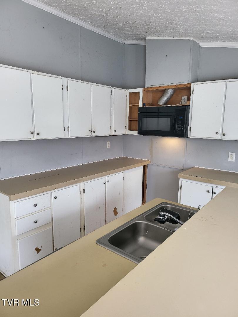 1094 Holly Creek Road Greeneville, TN 37745 - Photo 4 of 11 holly kitchen 3