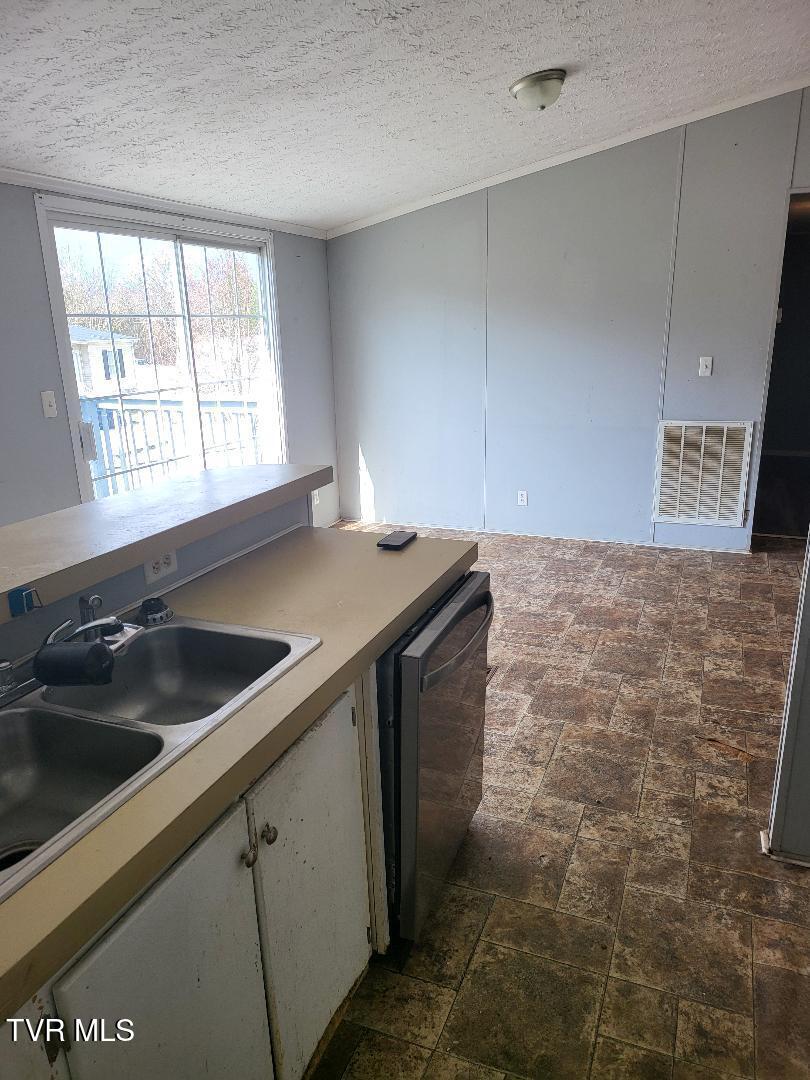 1094 Holly Creek Road Greeneville, TN 37745 - Photo 5 of 11 holly kitchen