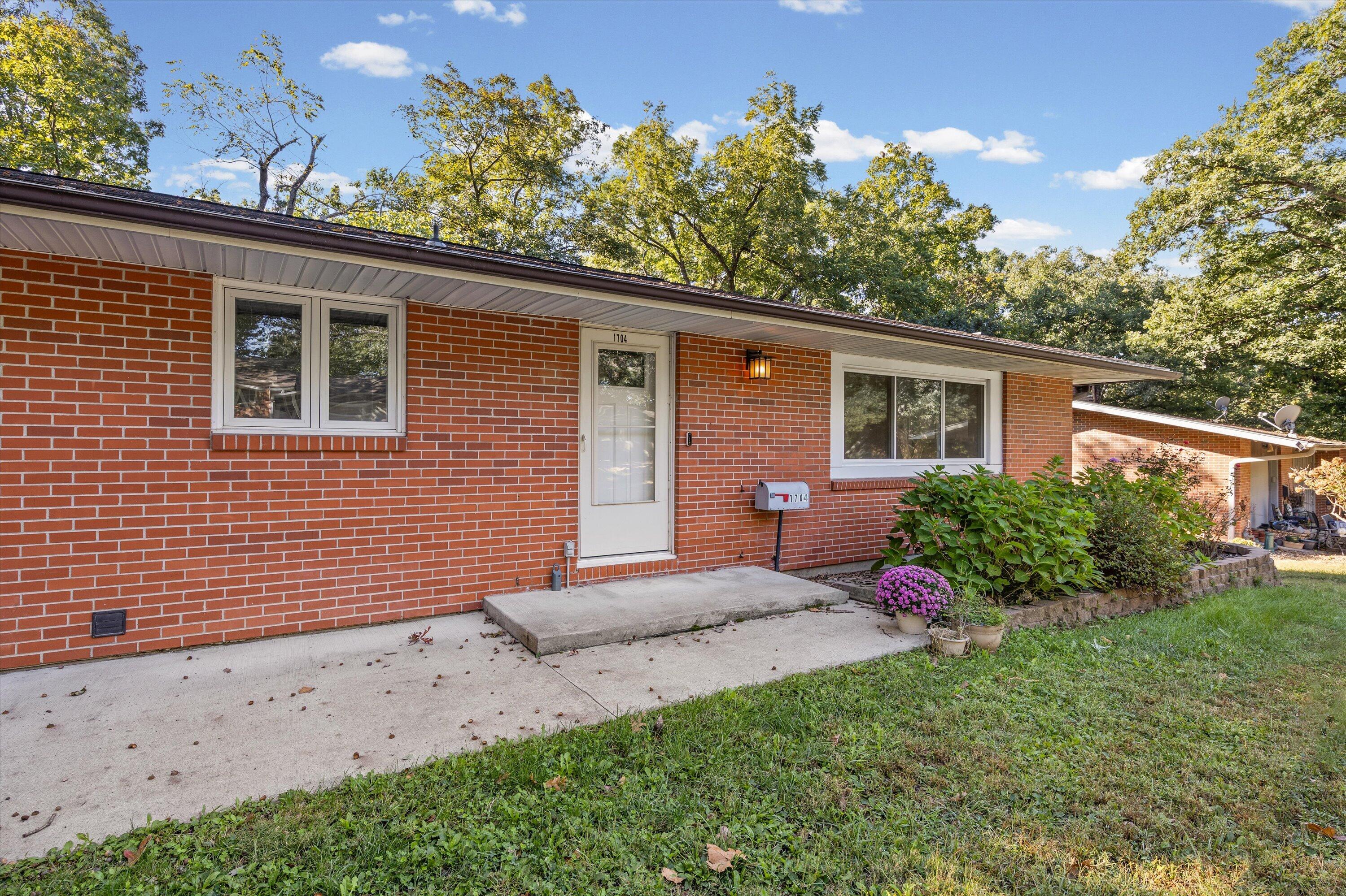 1704 Ridgemont Columbia, MO 65203 - Photo 4 of 41 Gallery Image 4