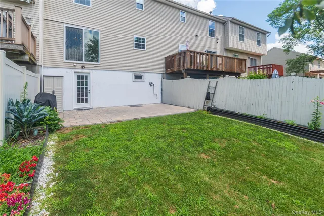 a view of a back yard of the house