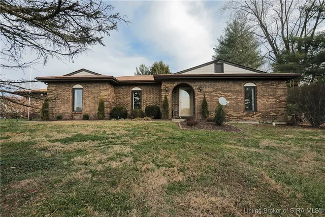 $450,000 | 6818 Old Vincennes Road, Floyds Knobs, IN 47119