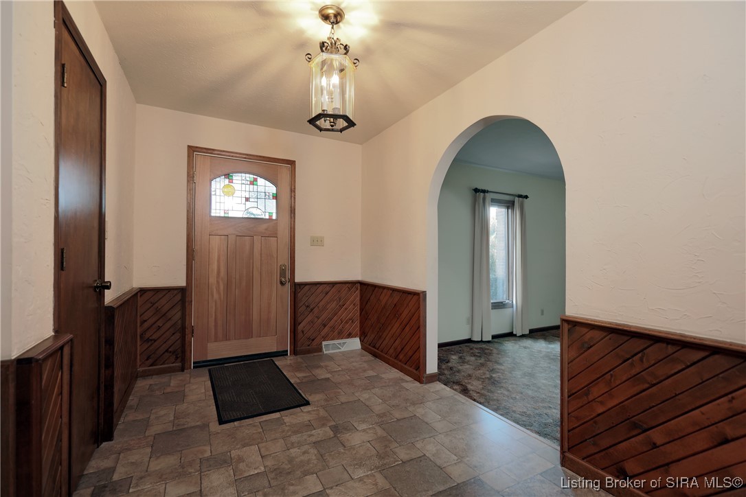 6818 Old Vincennes Road Floyds Knobs, IN 47119 - Photo 4 of 63