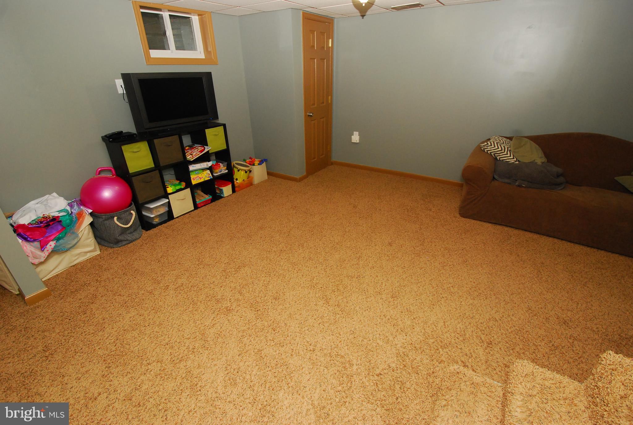 14330 Pleasant Valley Road Smithsburg, MD 21783 - Photo 22 of 24 Family Room