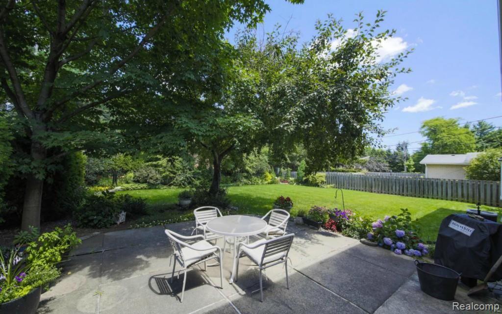 636 Cook Road Grosse Pointe Woods, MI 48236 - Photo 31 of 33