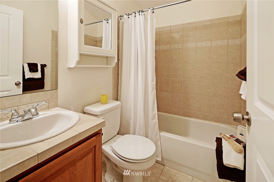 1909 Northeast 145th Street Seattle, WA 98155 - Photo 11 of 15