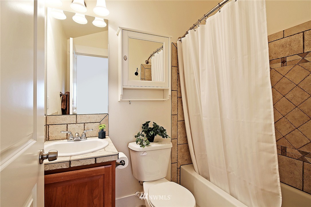 1909 Northeast 145th Street Seattle, WA 98155 - Photo 10 of 15