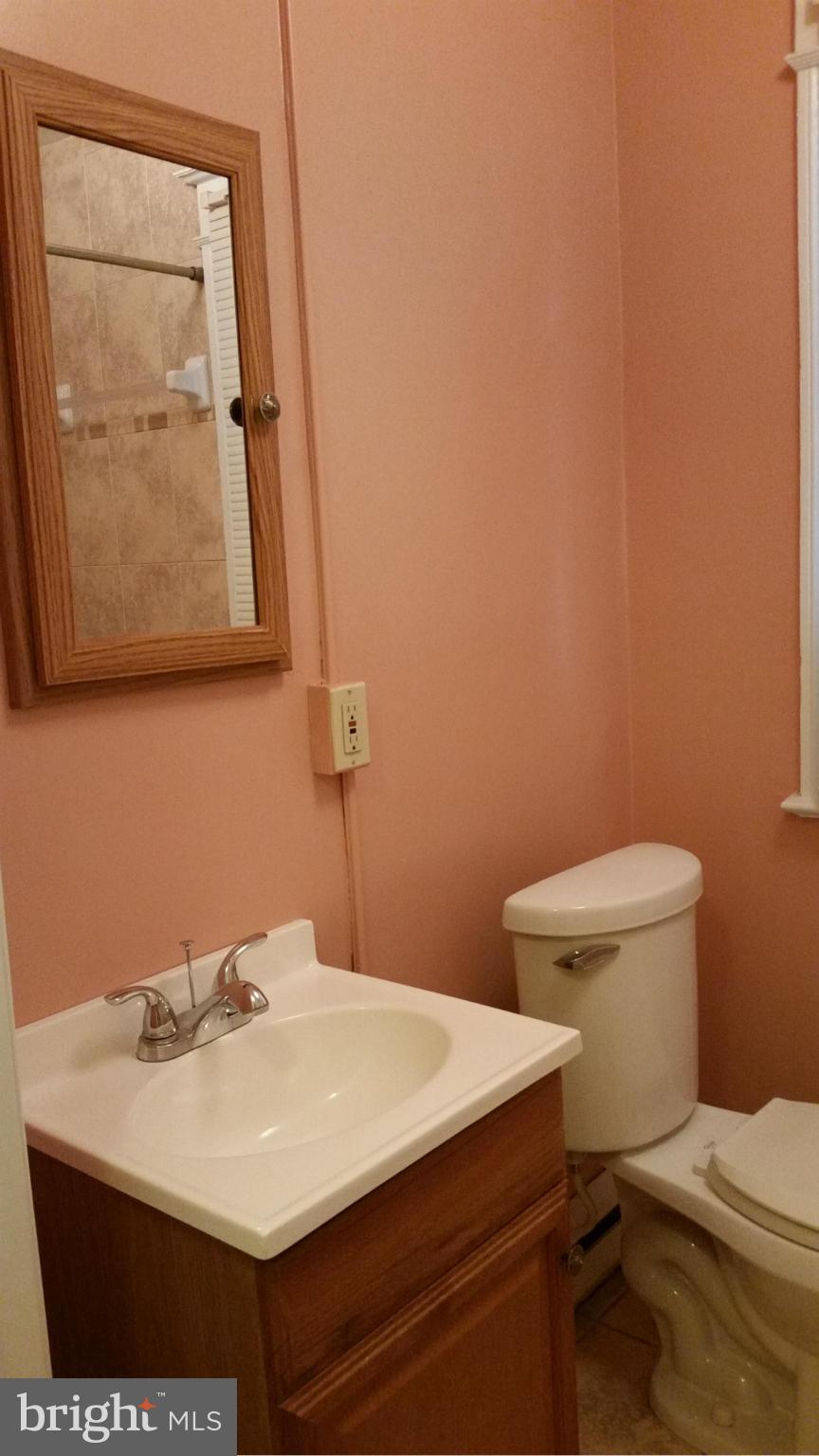 31 Anacostia Road Northeast Washington, DC 20019 - Photo 8 of 9 Bath