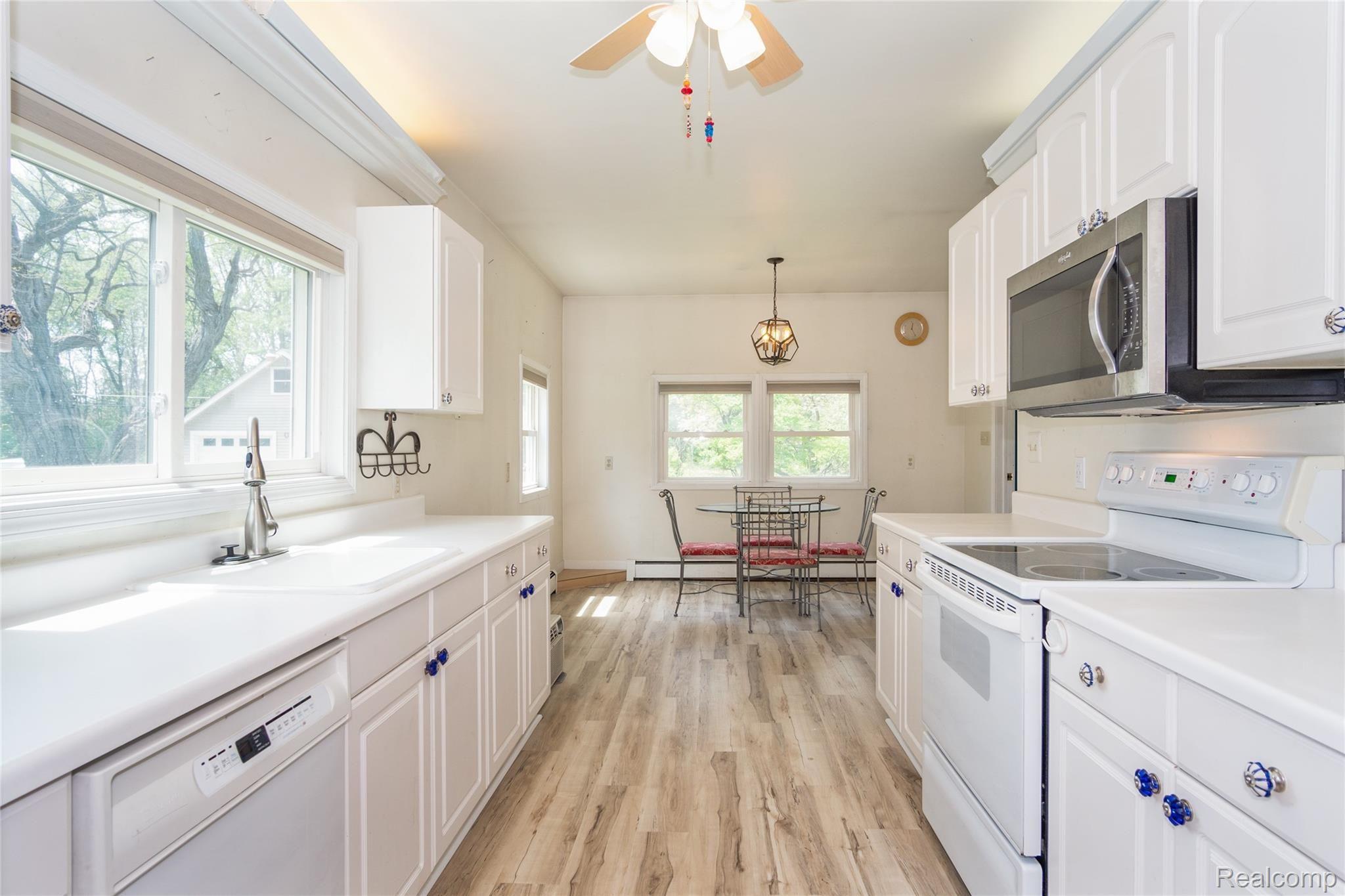 10544 Whitewood Road Pinckney, MI 48169 - Photo 6 of 25 6.jpg