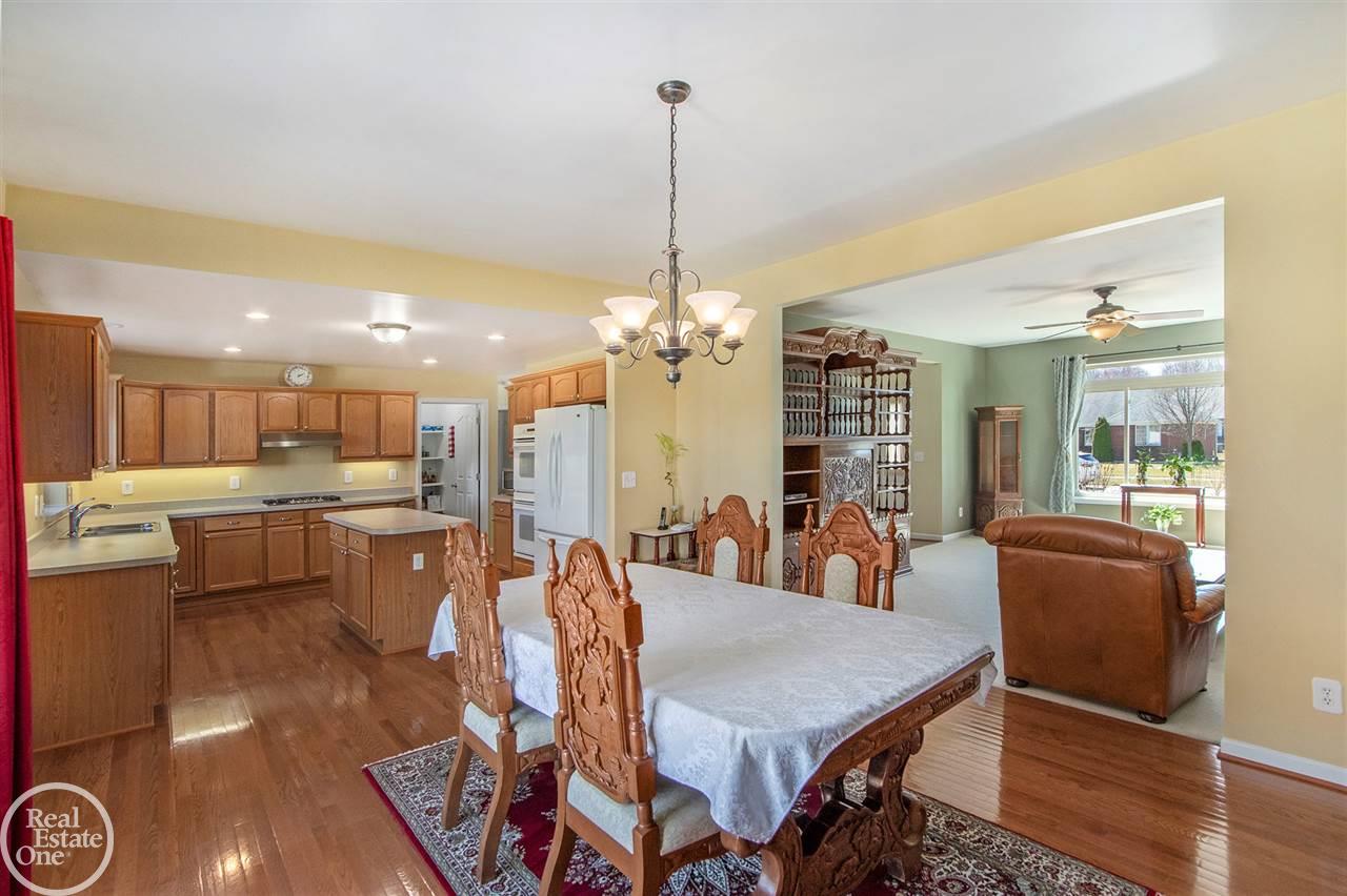 22661 Brantingham Road Macomb, MI 48044 - Photo 8 of 41 50038051-7.JPG