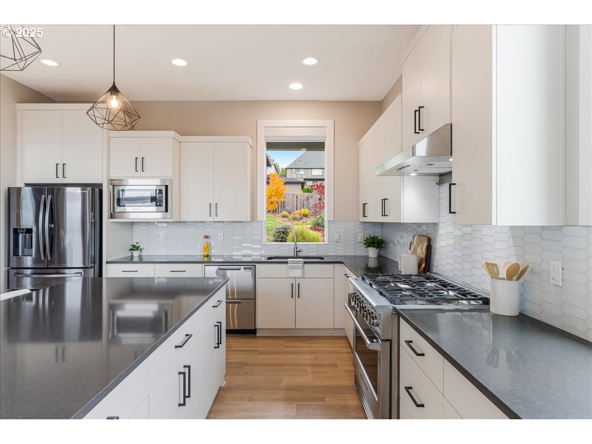 12087 Southwest Aspen Ridge Drive Tigard, OR 97224 - Photo 13 of 44