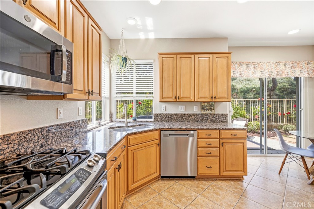 28033 Memory Lane Valencia, CA 91354 - Photo 12 of 37