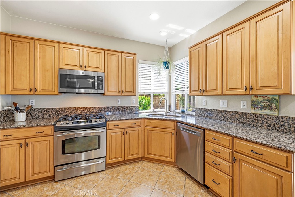 28033 Memory Lane Valencia, CA 91354 - Photo 13 of 37