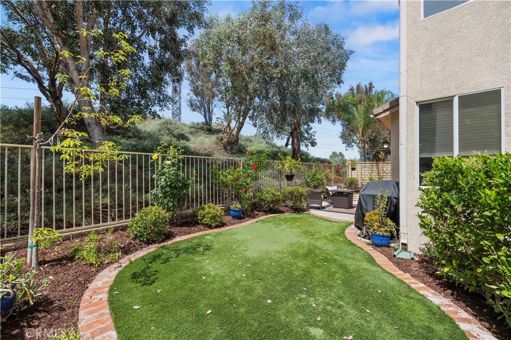 28033 Memory Lane Valencia, CA 91354 - Photo 32 of 37