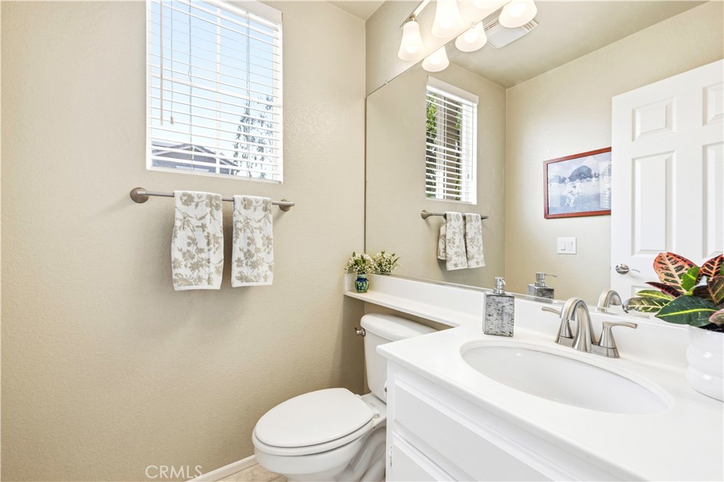 28033 Memory Lane Valencia, CA 91354 - Photo 4 of 37 Downstairs Powder Room