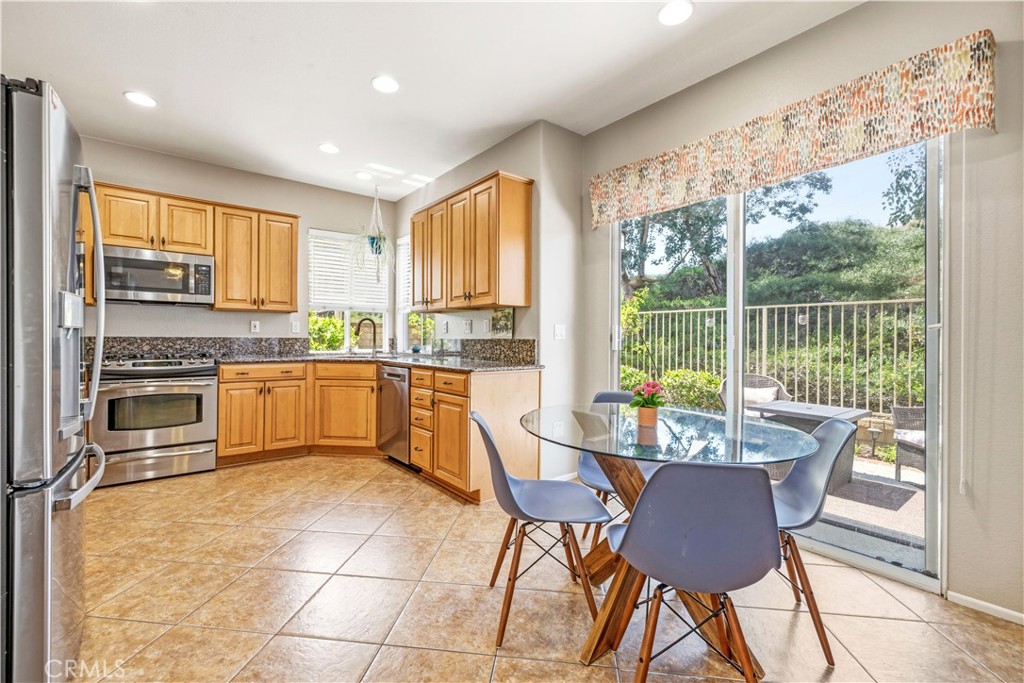 28033 Memory Lane Valencia, CA 91354 - Photo 9 of 37