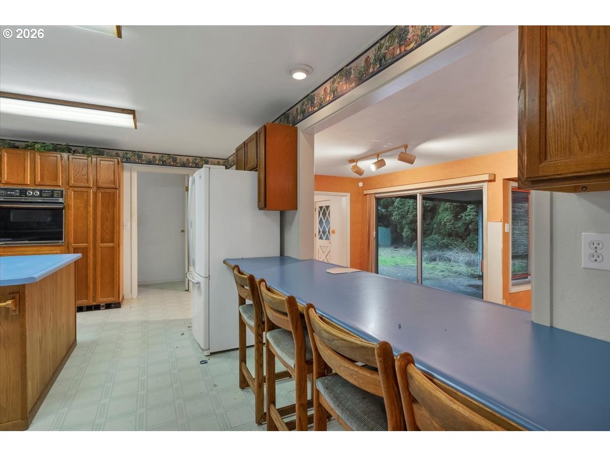 112 Northeast Green Court Albany, OR 97321 - Photo 11 of 46