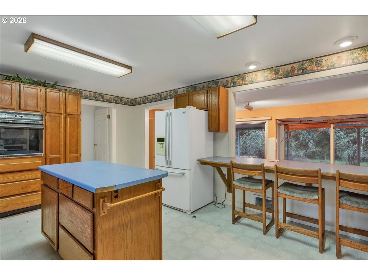 112 Northeast Green Court Albany, OR 97321 - Photo 13 of 46